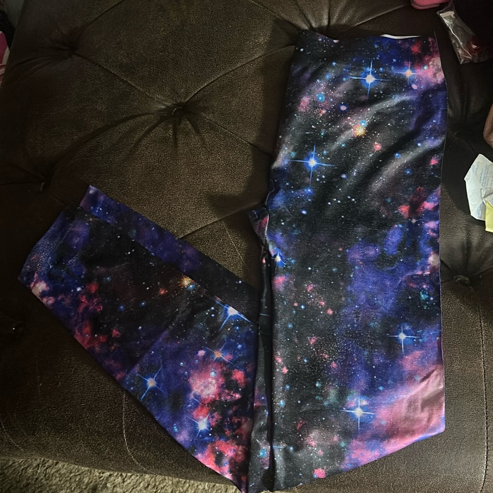 No boundaries large space leggings